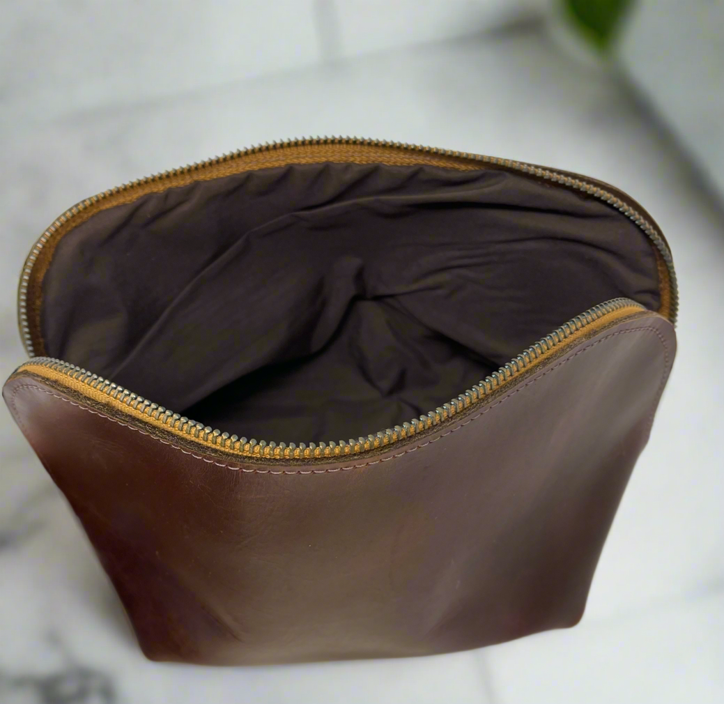 Clamshell Dopp Kit